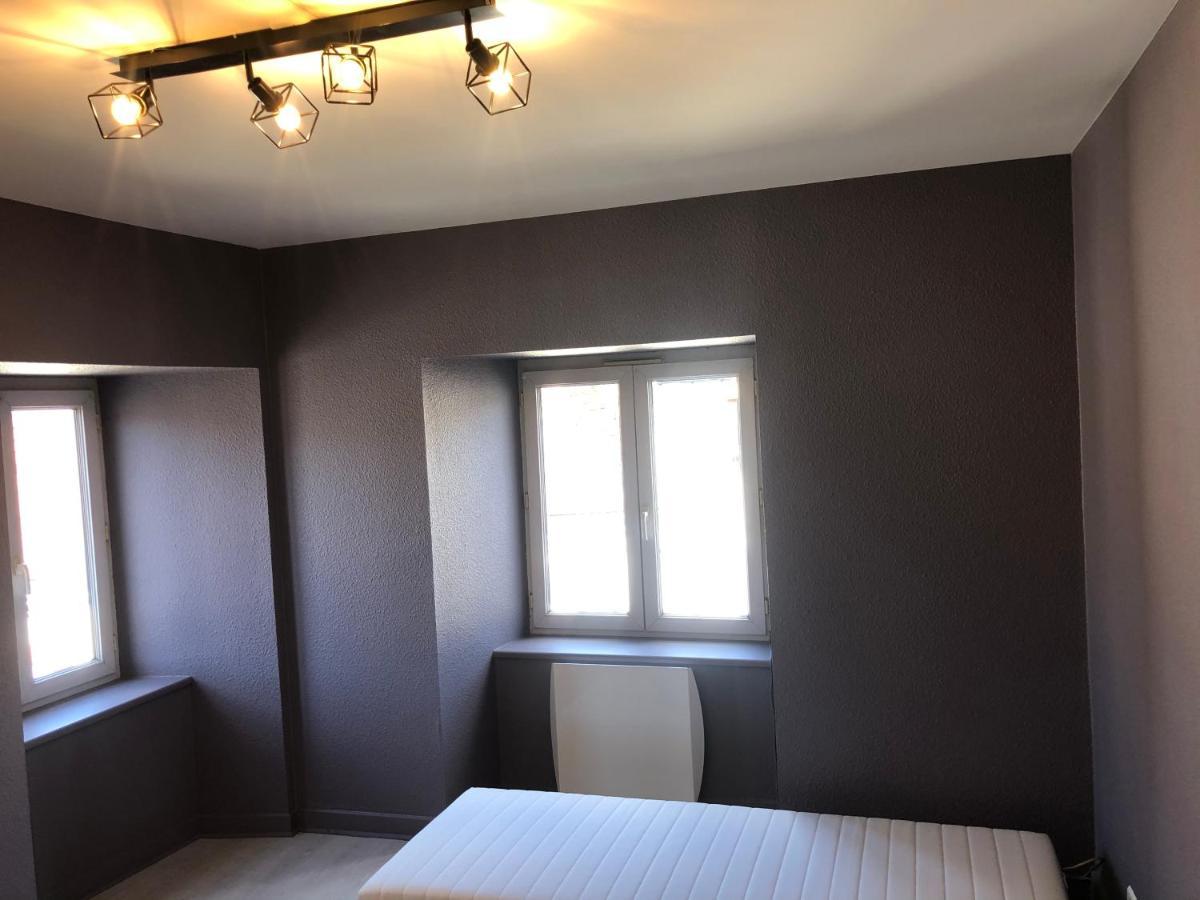 Appartement Porte Du Cantal Massiac Exterior foto